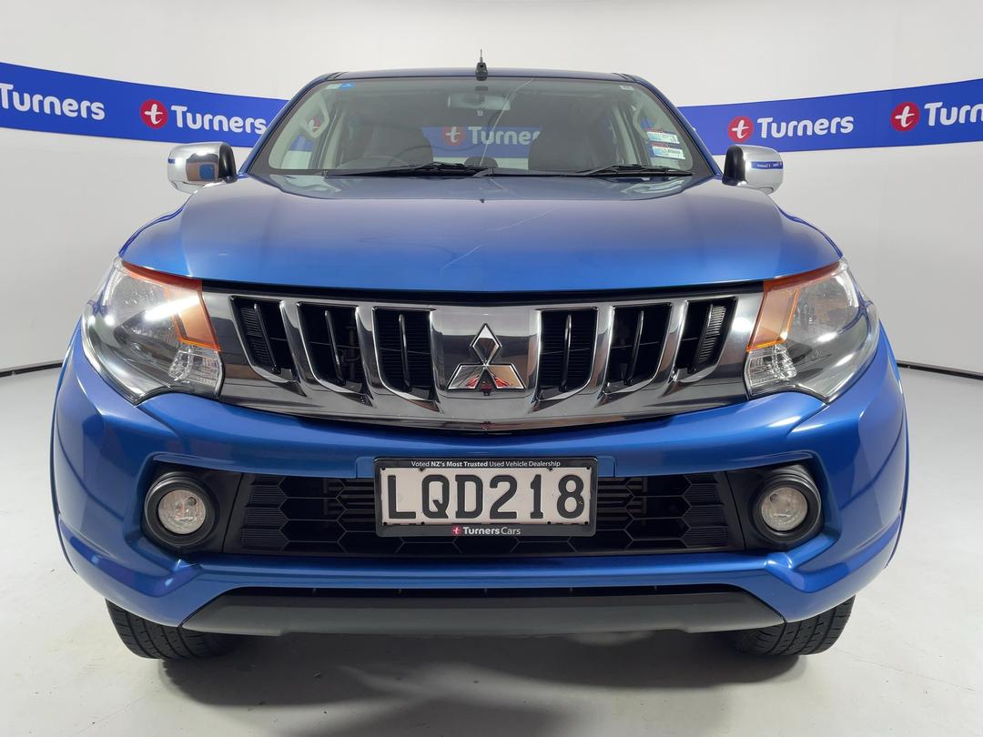 Photo '2' of Mitsubishi Triton