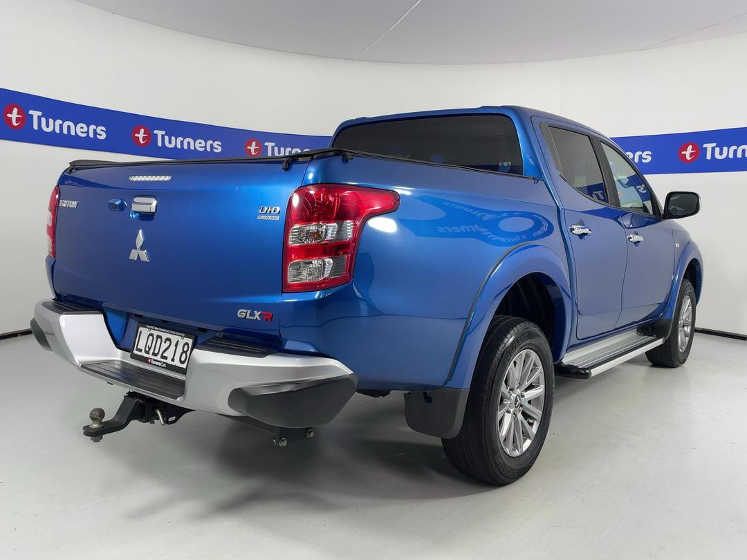 Photo '7' of Mitsubishi Triton