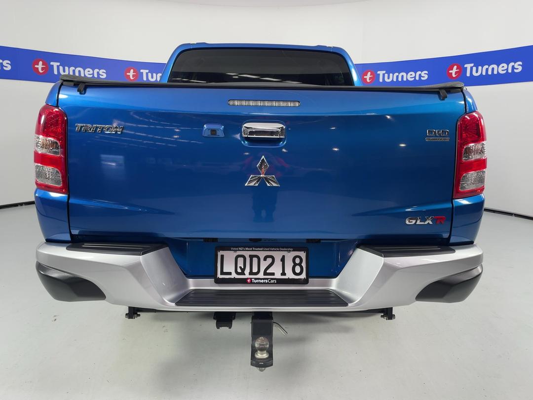 Photo '6' of Mitsubishi Triton