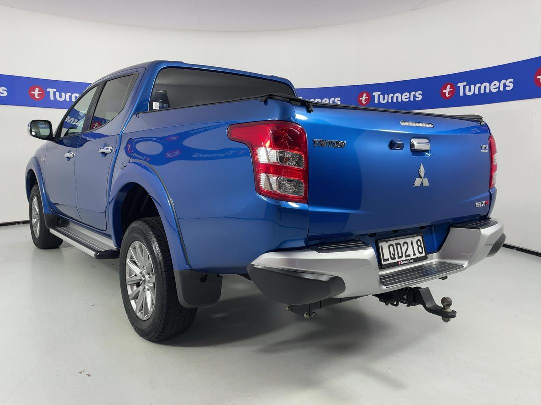 Photo '5' of Mitsubishi Triton