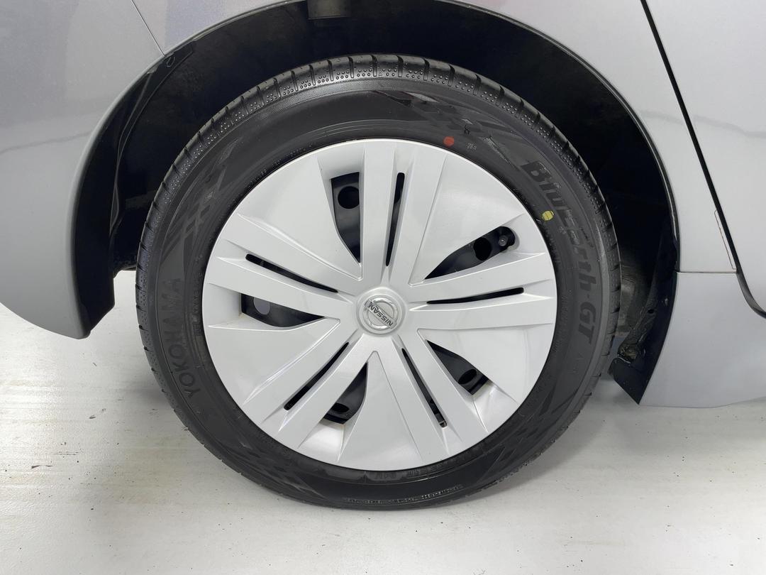 Photo '12' of Nissan Leaf