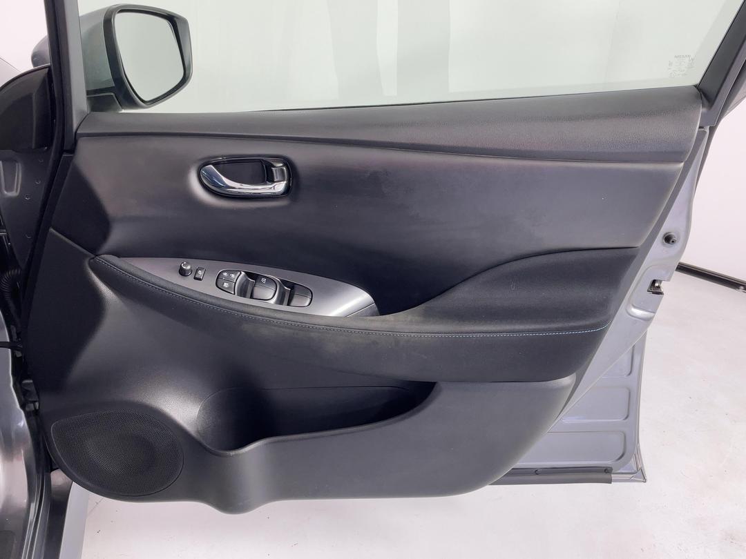 Photo '15' of Nissan Leaf