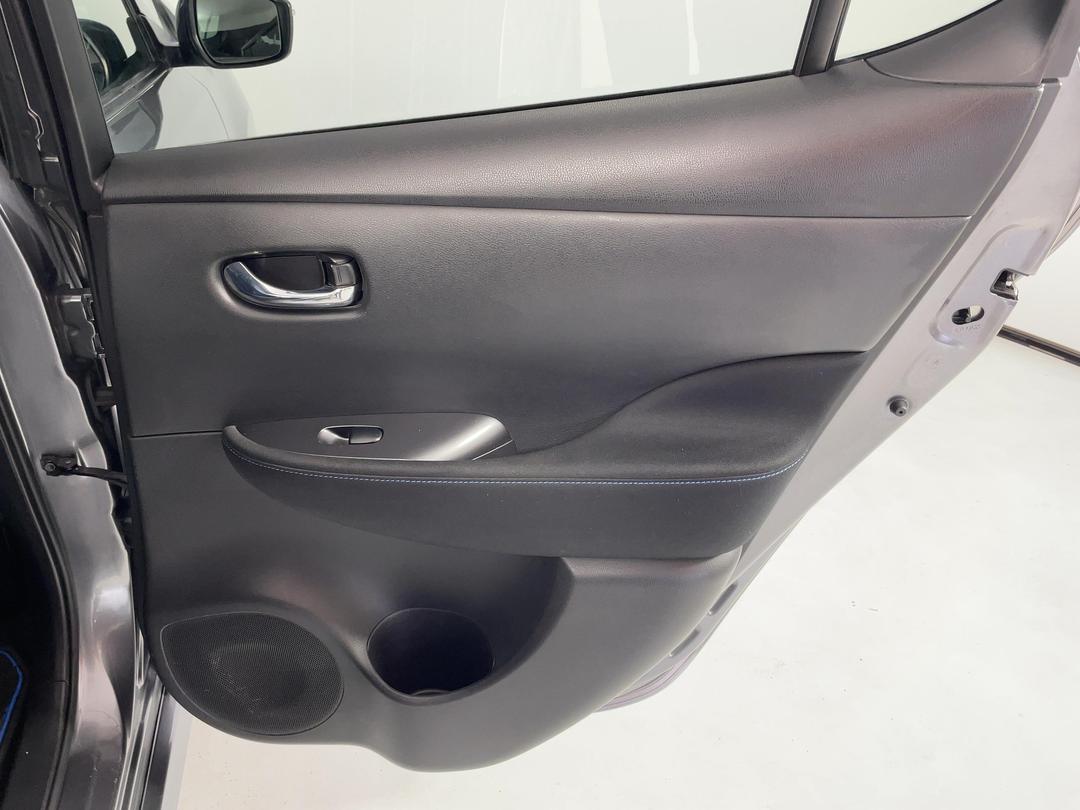 Photo '19' of Nissan Leaf