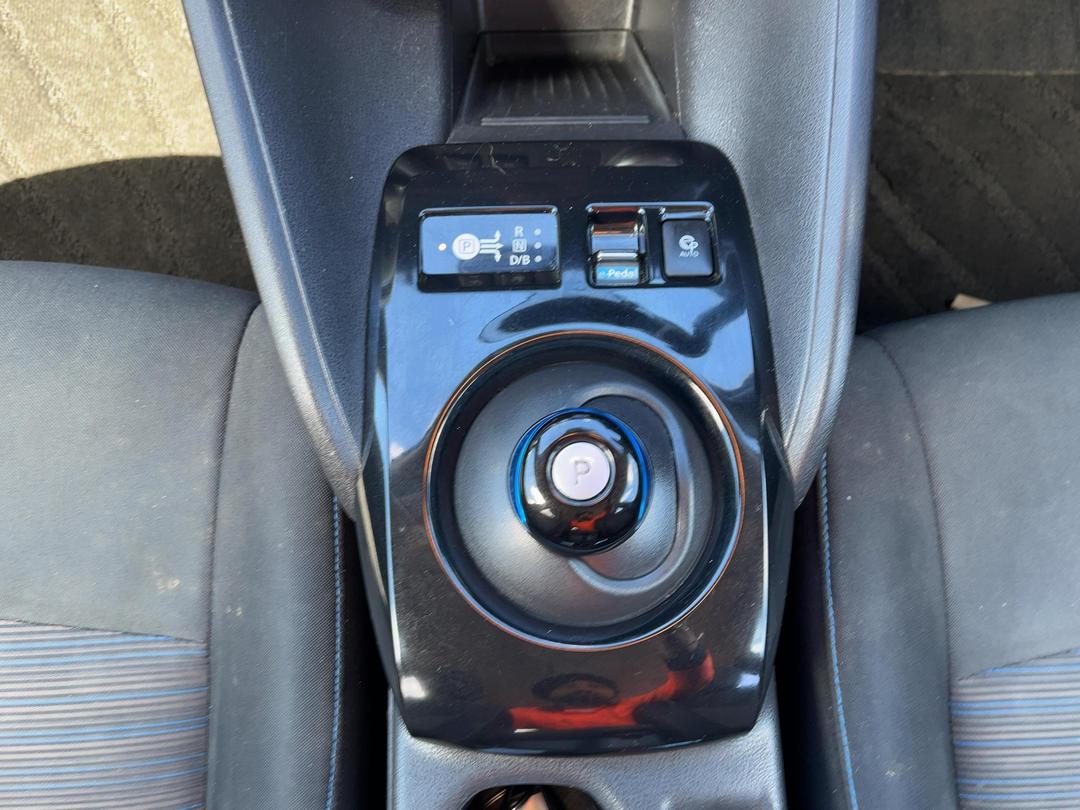 Photo '18' of Nissan Leaf