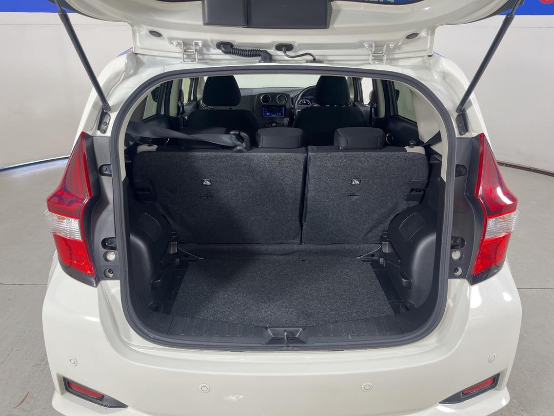 Photo '14' of Nissan Note