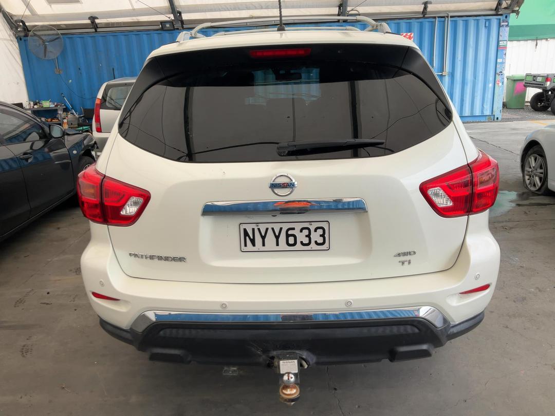 Photo '5' of Nissan Pathfinder TI