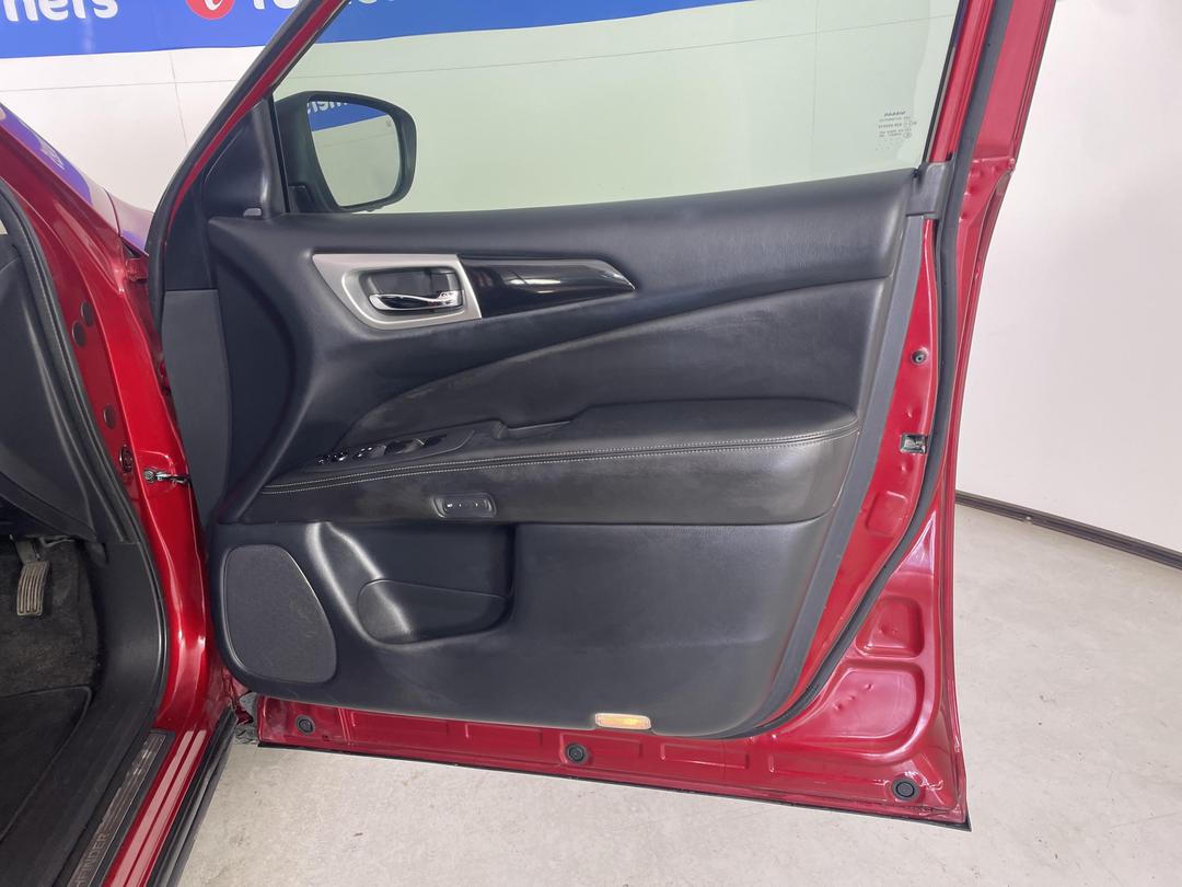 Photo '15' of Nissan Pathfinder