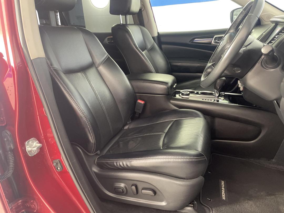 Photo '16' of Nissan Pathfinder