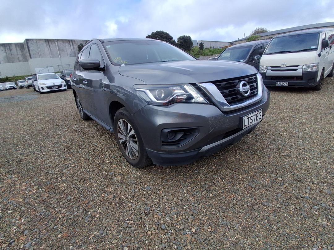 Photo '3' of Nissan Pathfinder ST Photo '3' of Nissan Pathfinder ST