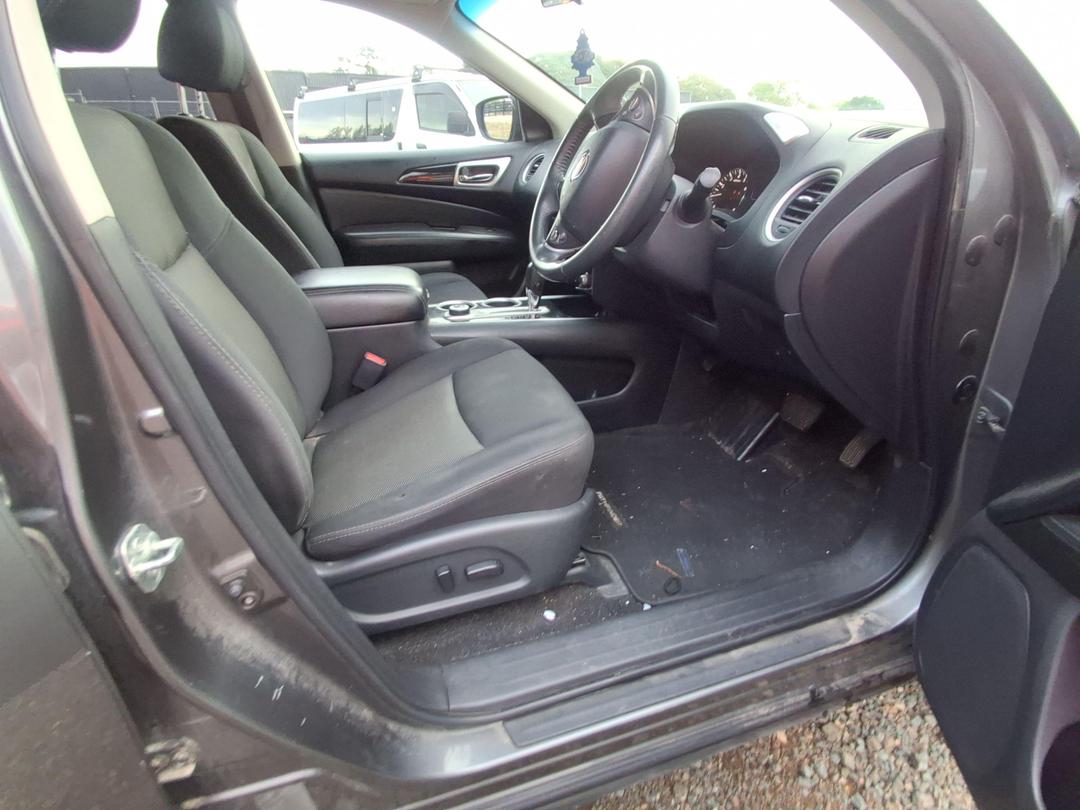 Photo '11' of Nissan Pathfinder ST Photo '11' of Nissan Pathfinder ST