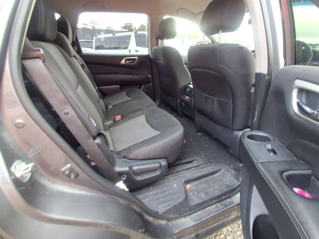 Photo '12' of Nissan Pathfinder ST Photo '12' of Nissan Pathfinder ST