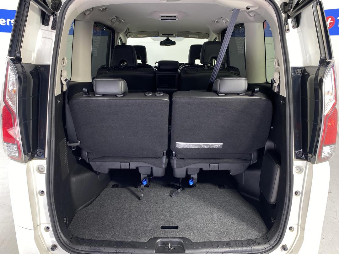 Photo '14' of Nissan Serena