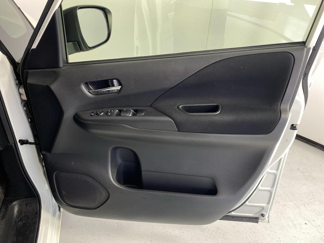 Photo '15' of Nissan Serena