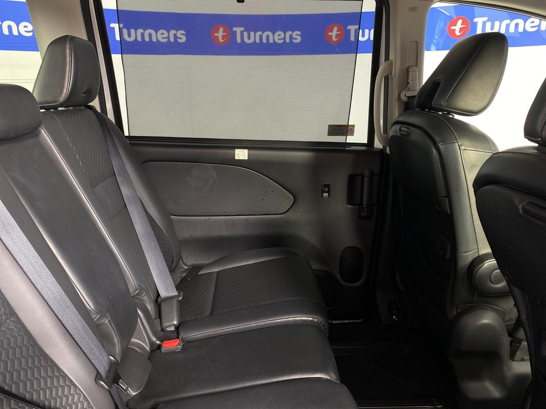 Photo '19' of Nissan Serena