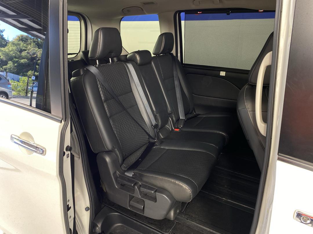 Photo '20' of Nissan Serena