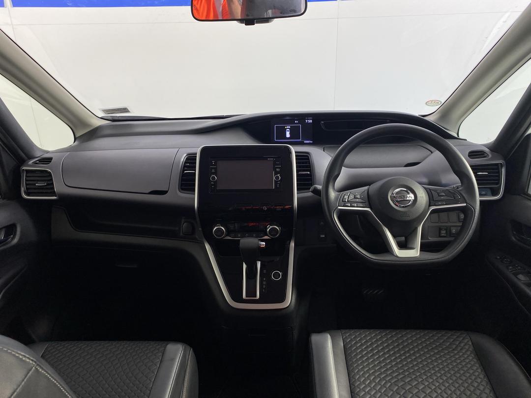 Photo '17' of Nissan Serena