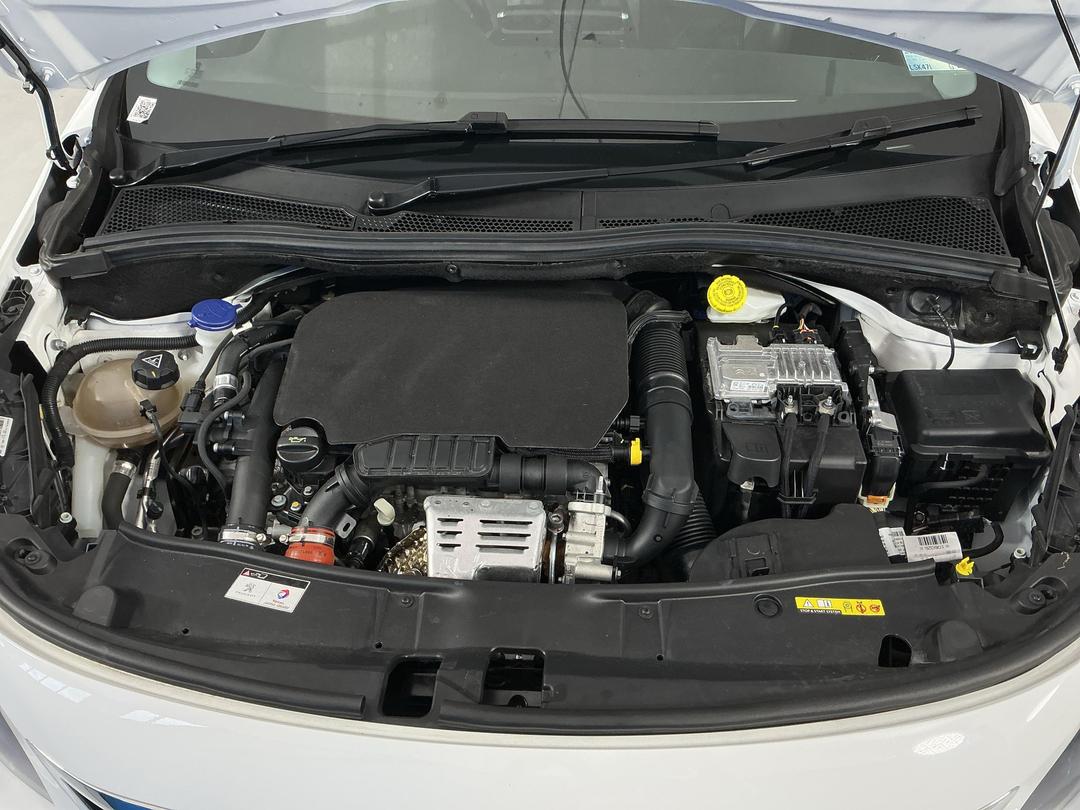 Photo '13' of Peugeot 2008