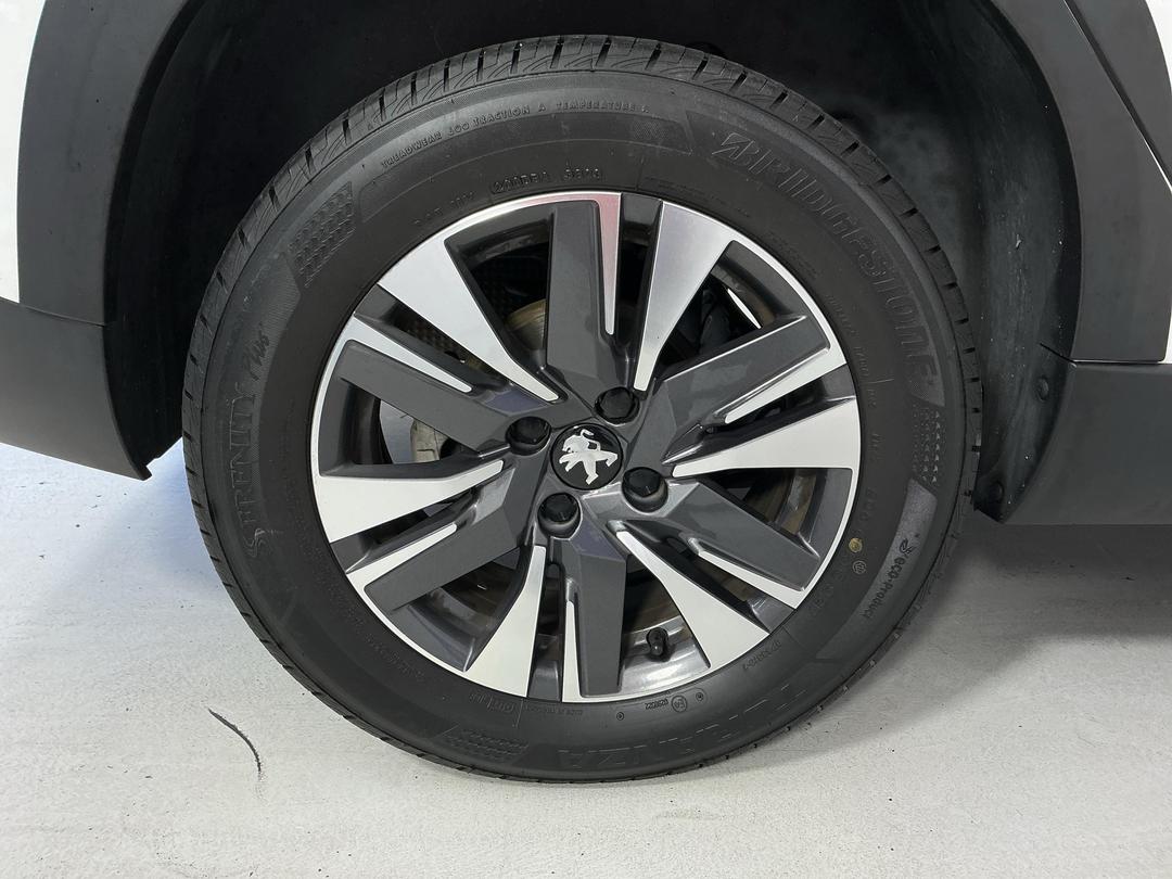 Photo '12' of Peugeot 2008