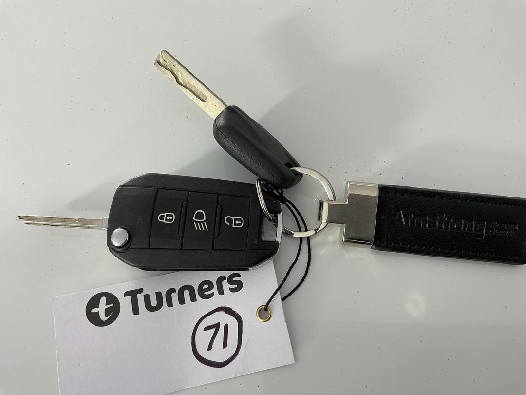 Photo '22' of Peugeot 2008