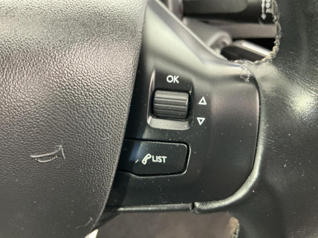 Photo '24' of Peugeot 2008