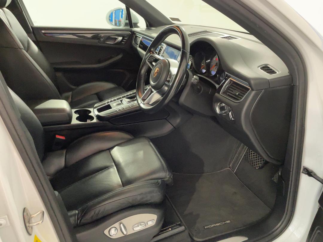 Photo '16' of Porsche Macan