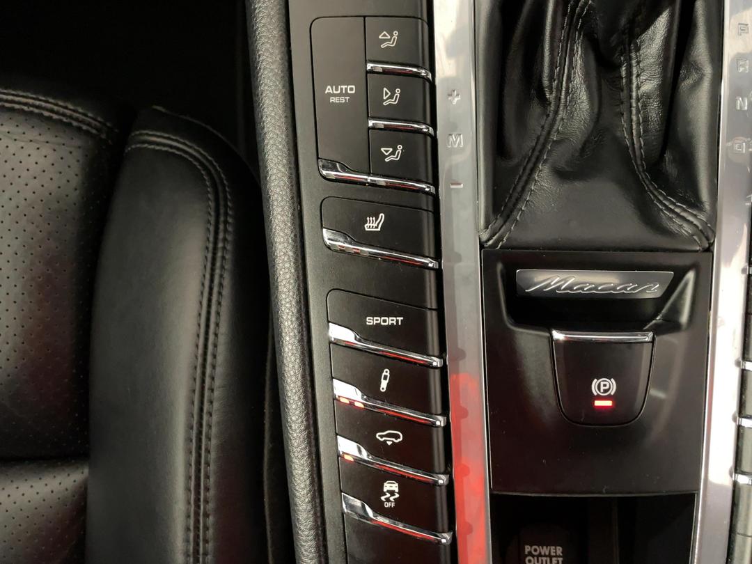 Photo '23' of Porsche Macan