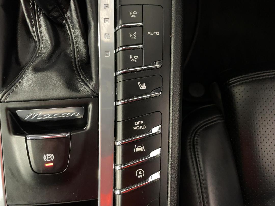 Photo '24' of Porsche Macan