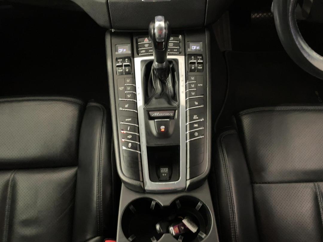 Photo '25' of Porsche Macan