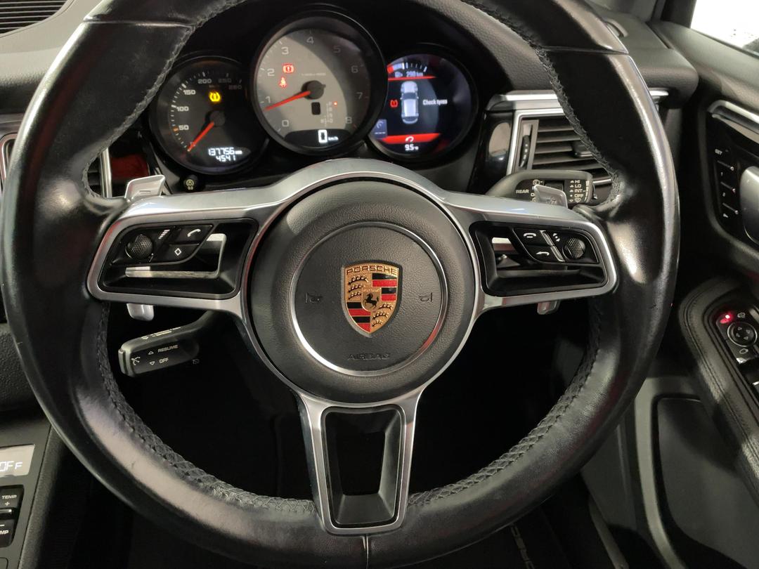 Photo '27' of Porsche Macan