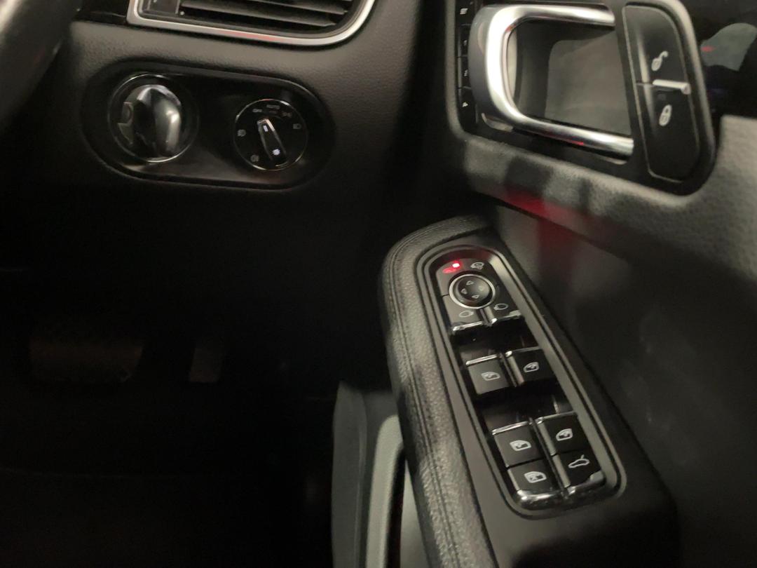 Photo '28' of Porsche Macan