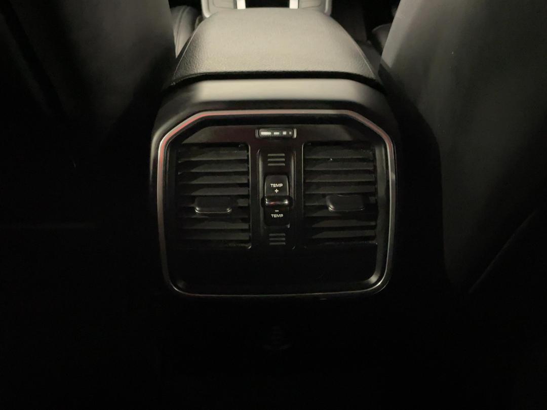 Photo '29' of Porsche Macan