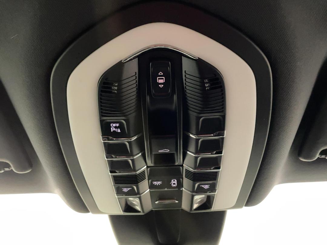 Photo '30' of Porsche Macan
