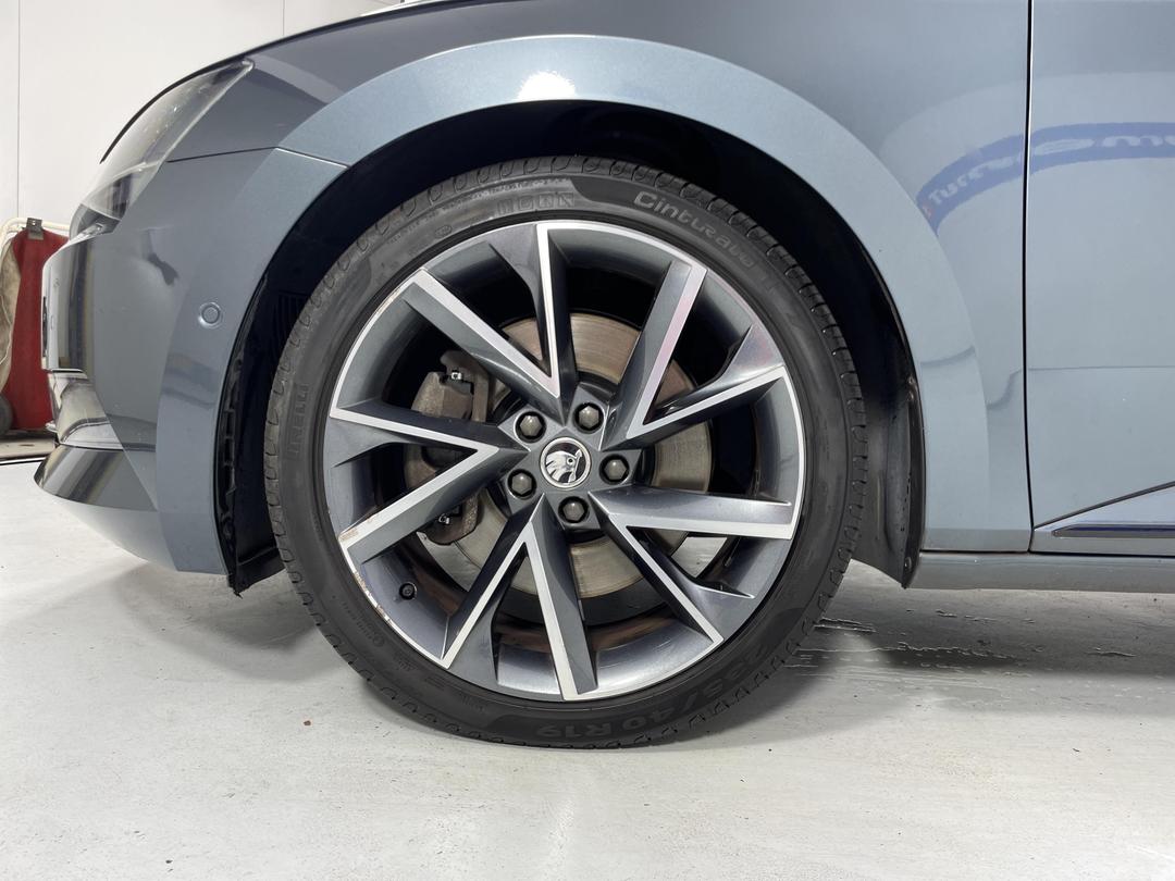 Photo '10' of Skoda Superb