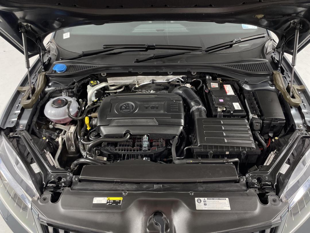 Photo '13' of Skoda Superb