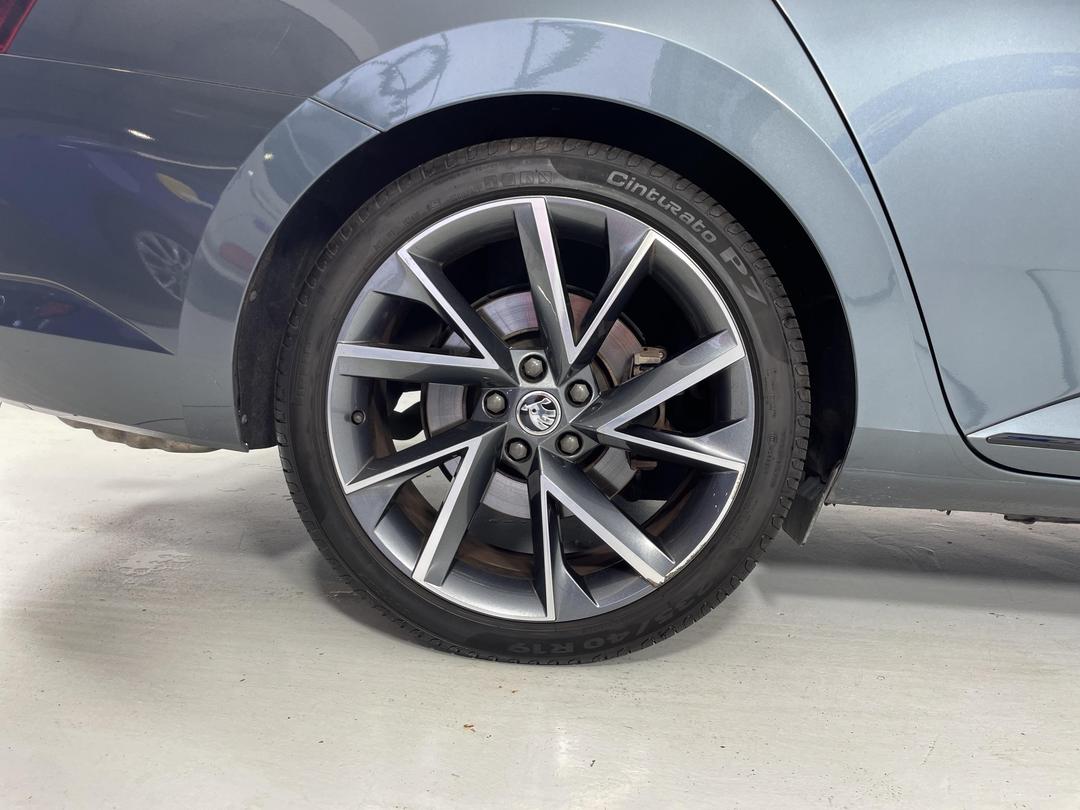 Photo '12' of Skoda Superb