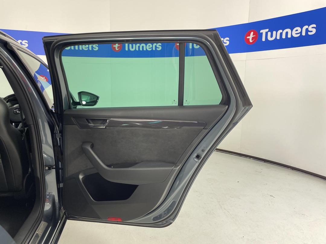 Photo '19' of Skoda Superb