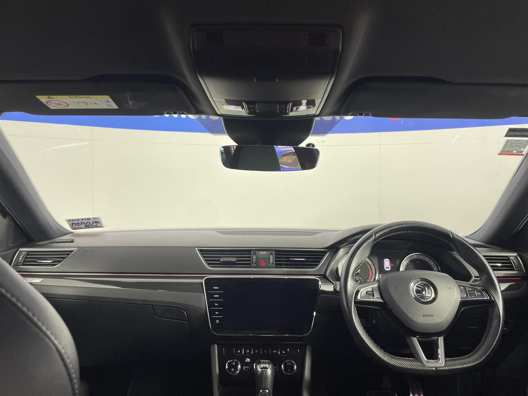 Photo '17' of Skoda Superb