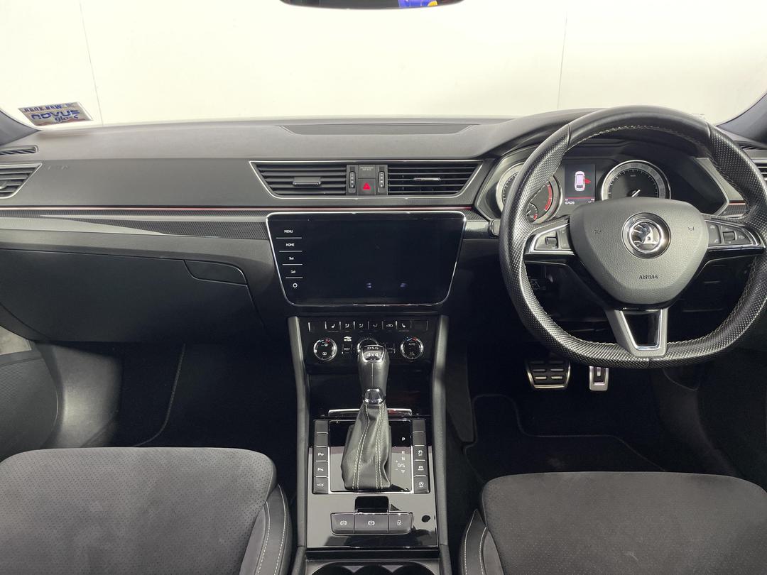 Photo '18' of Skoda Superb