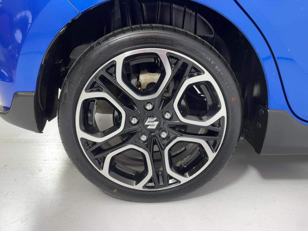 Photo '12' of Suzuki Swift