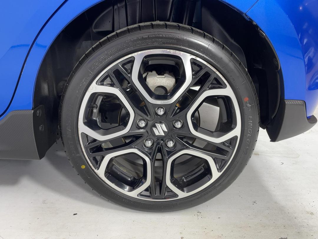 Photo '11' of Suzuki Swift