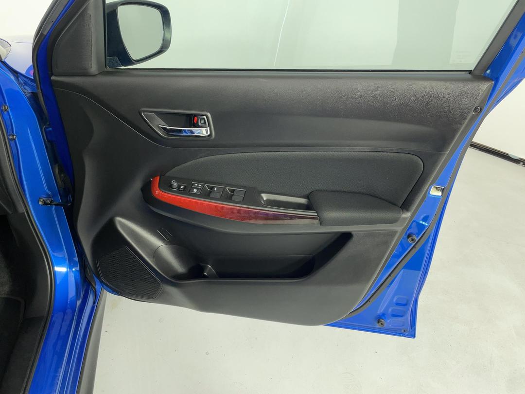 Photo '15' of Suzuki Swift