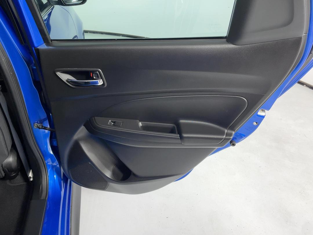 Photo '19' of Suzuki Swift
