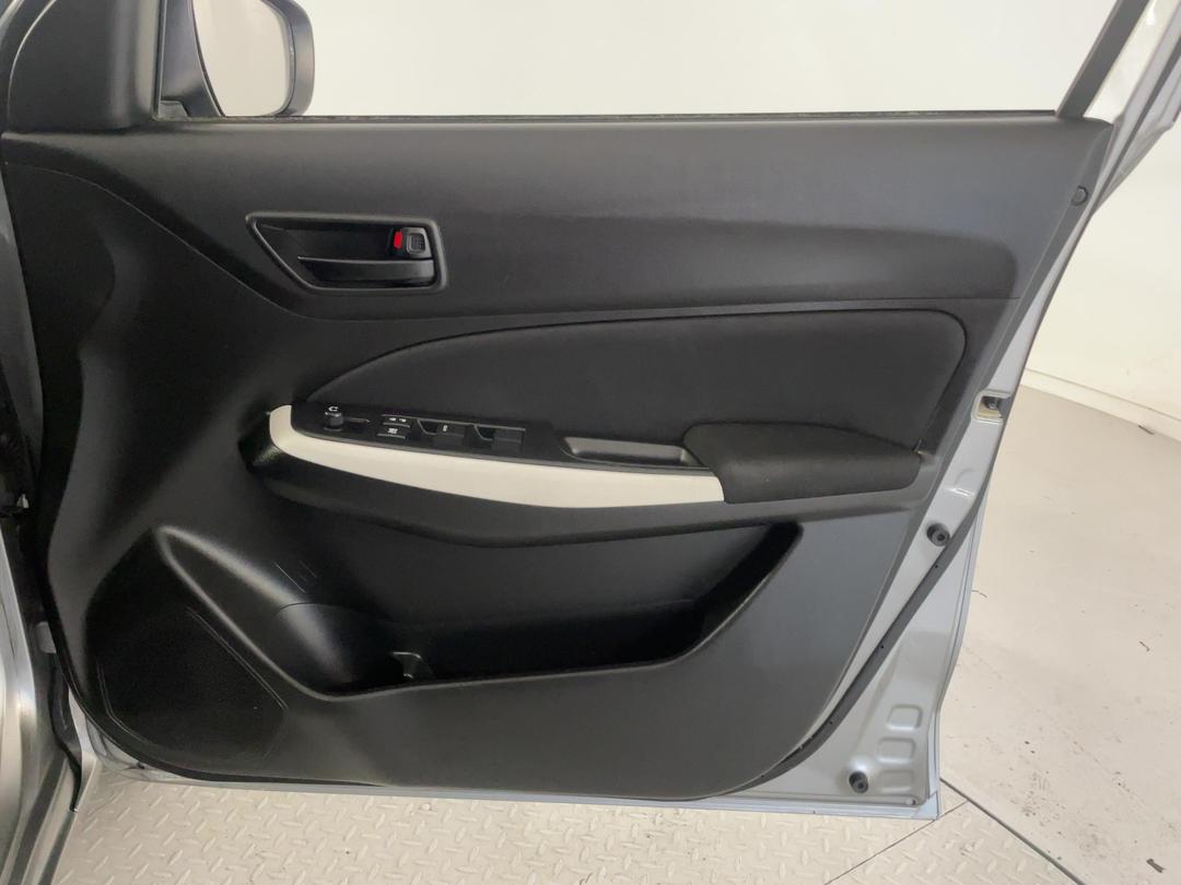 Photo '15' of Suzuki Swift