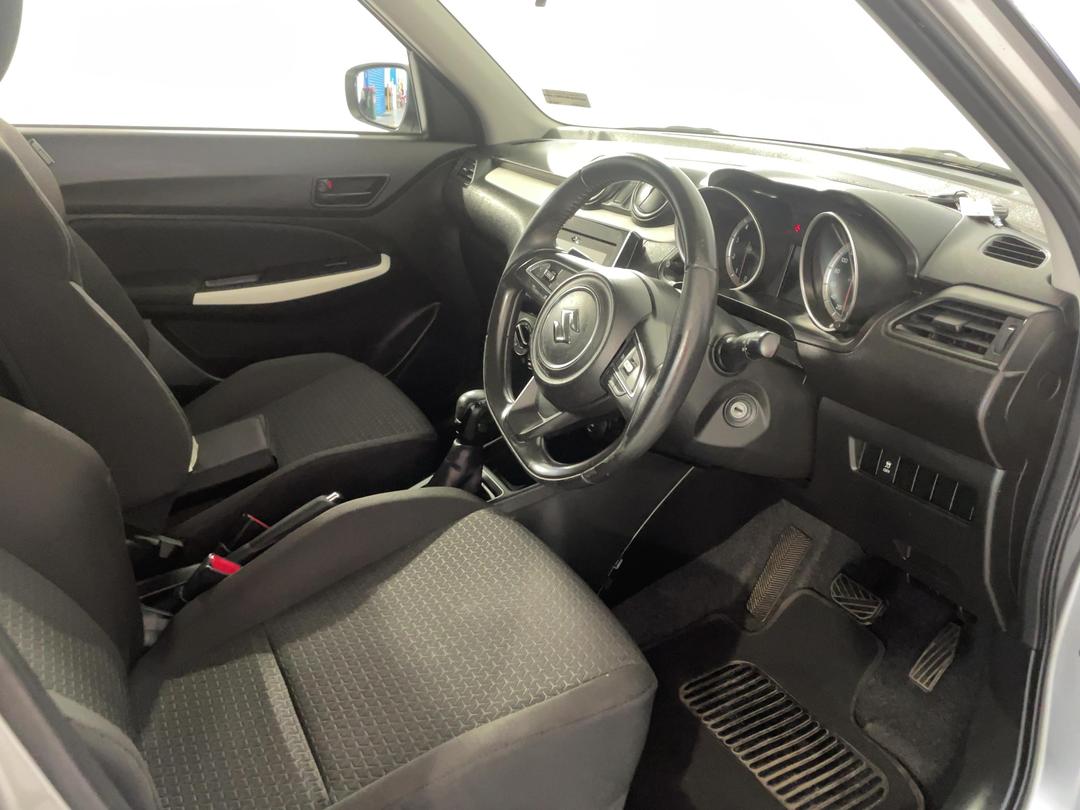 Photo '16' of Suzuki Swift
