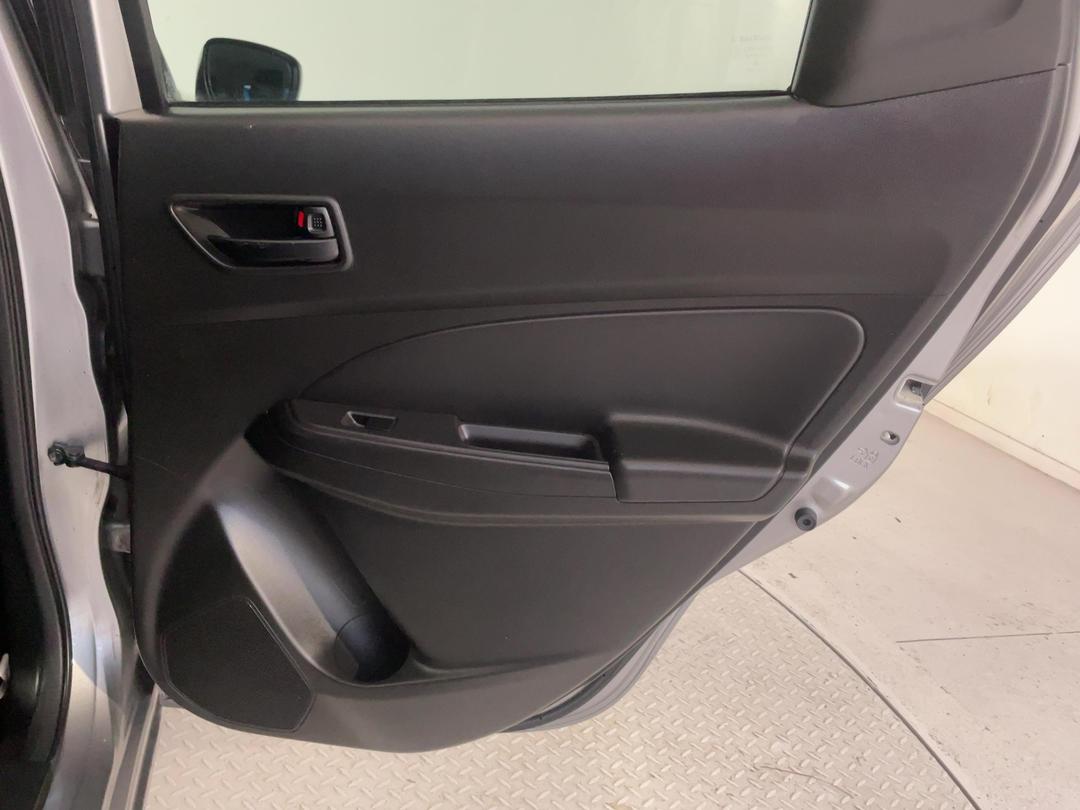 Photo '19' of Suzuki Swift