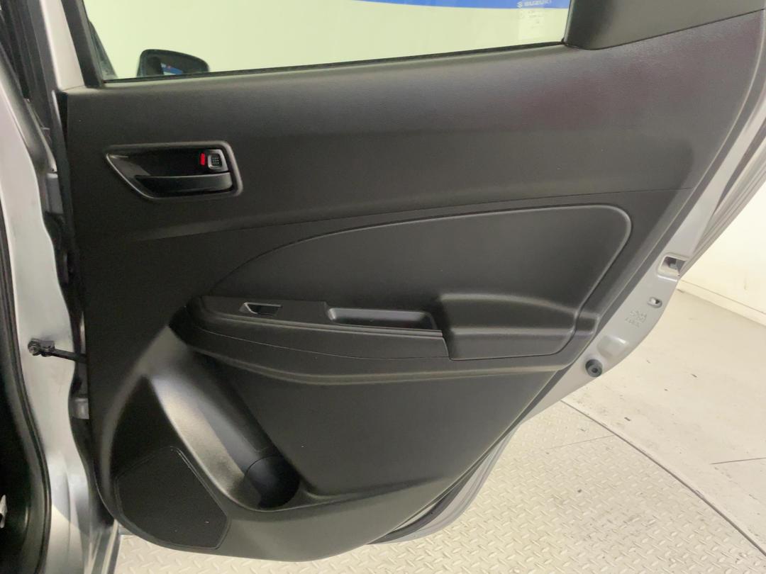 Photo '19' of Suzuki Swift