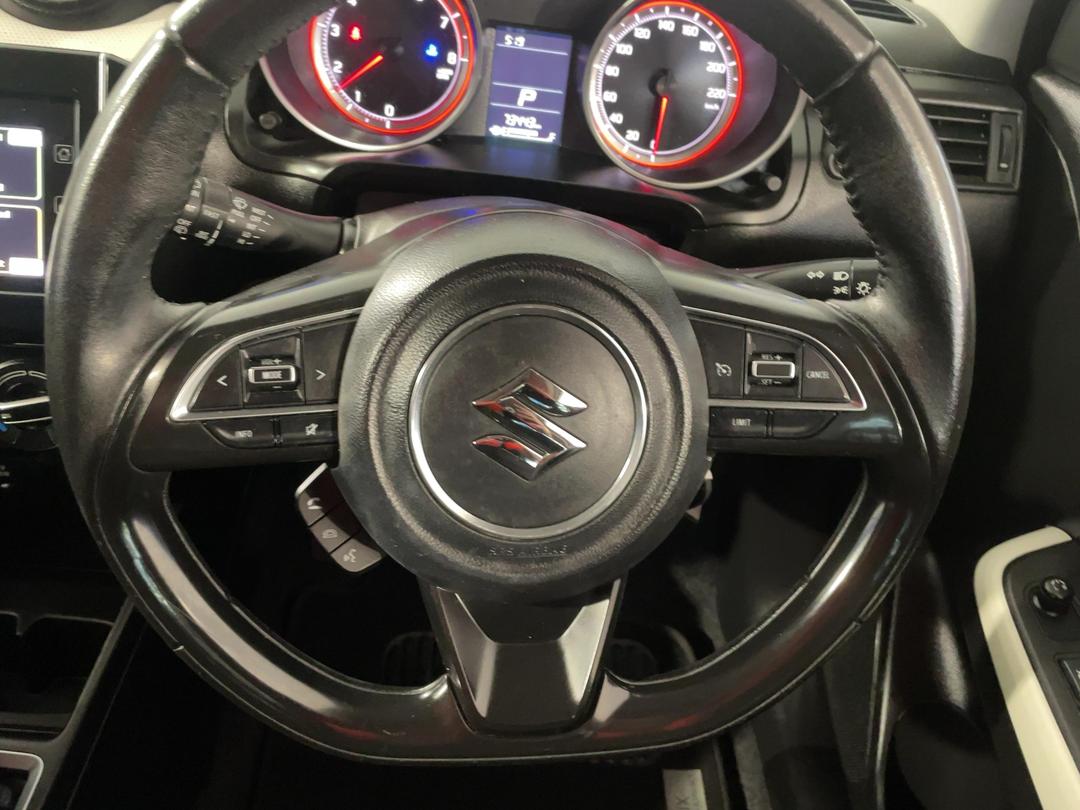 Photo '24' of Suzuki Swift