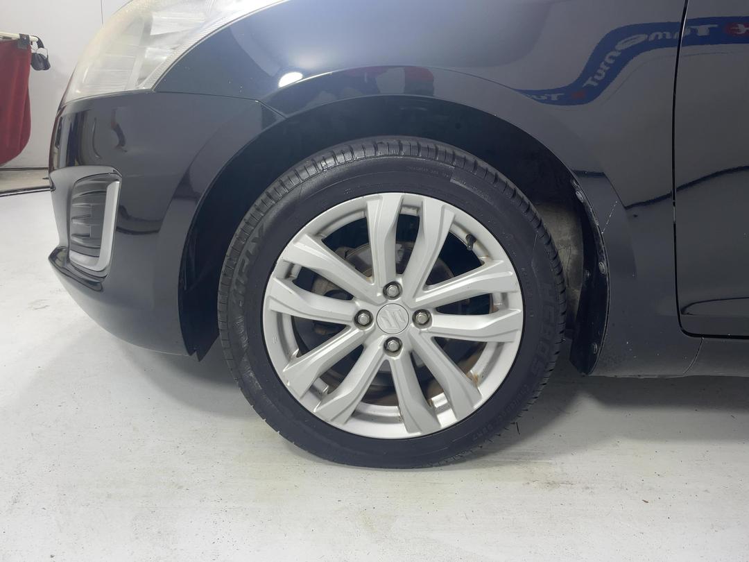Photo '10' of Suzuki Swift