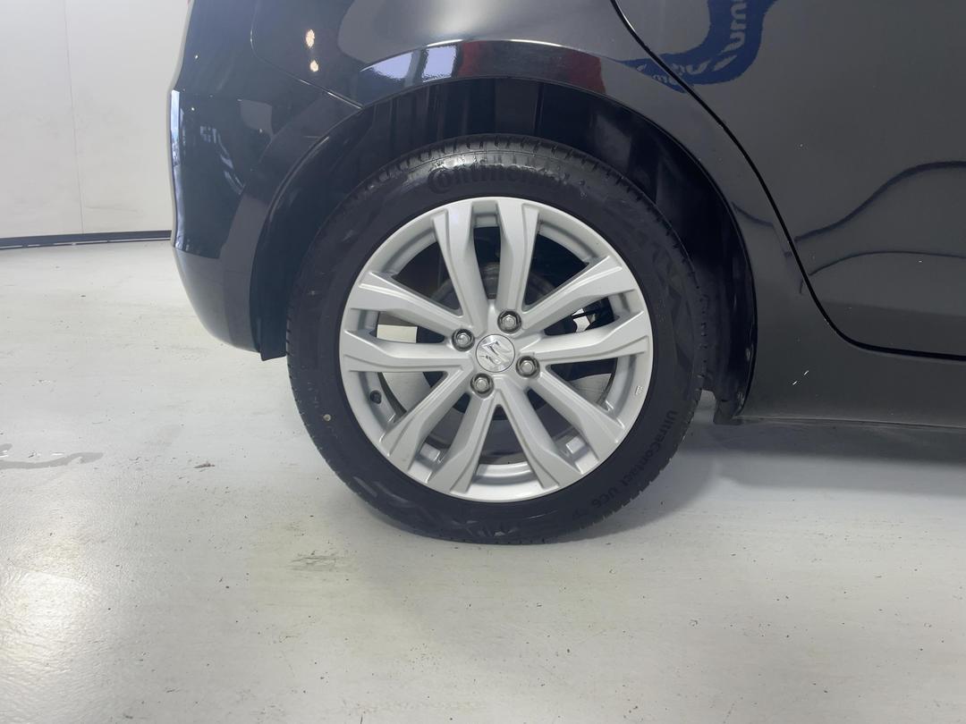 Photo '12' of Suzuki Swift