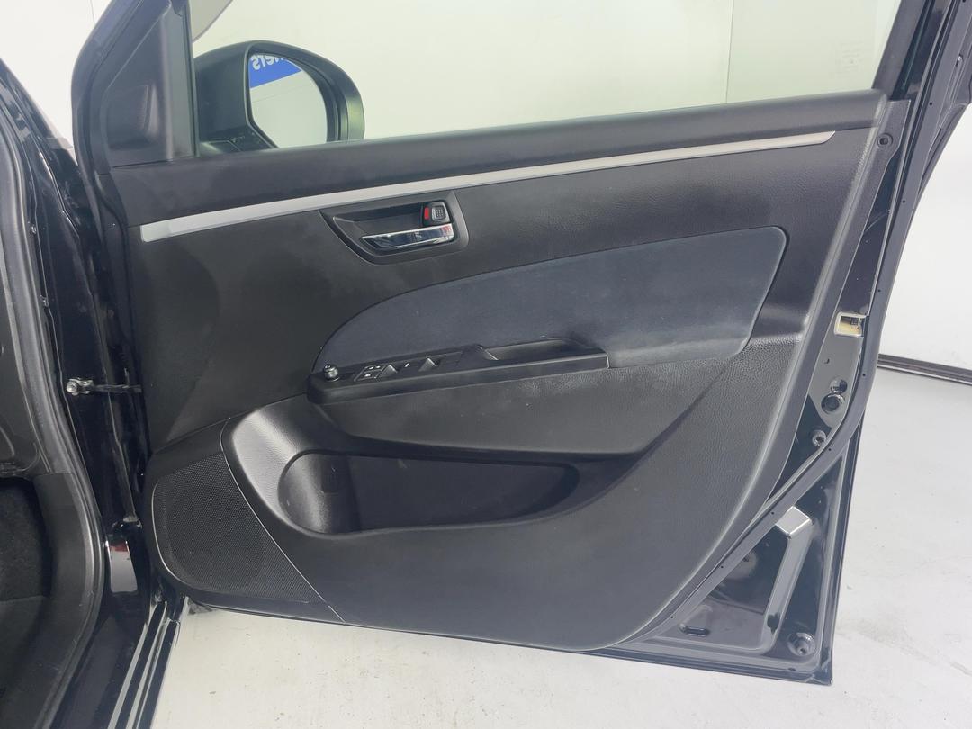 Photo '15' of Suzuki Swift
